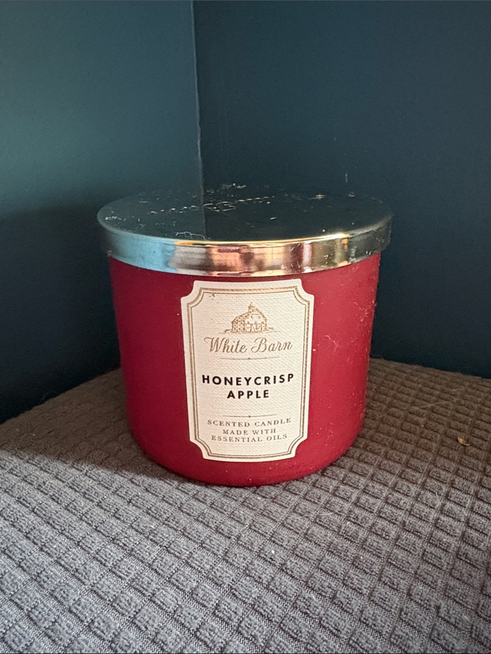 White Barn Honeycrisp Apple Candle - Red with Silver Lid